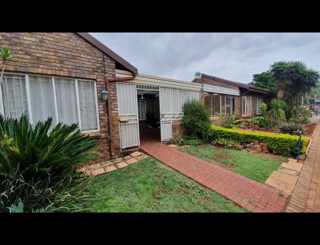 2 BEDROOM TOWNHOUSE FOR SALE IN CLARINA